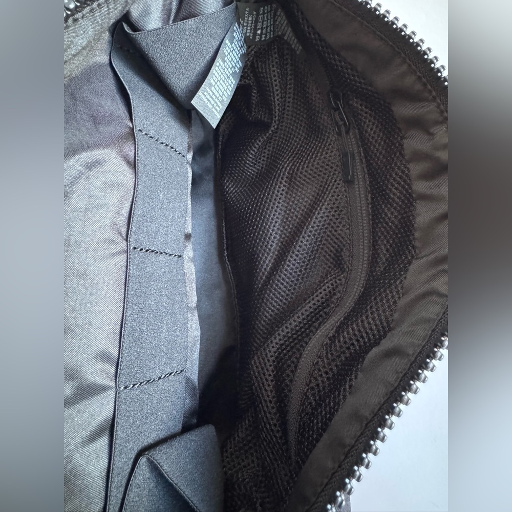 Lululemon Command The Day Kit *5L, Black (Third Release) - Picture 5 of 11